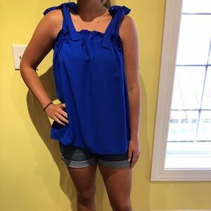 NWT shoulder tie top by Entro